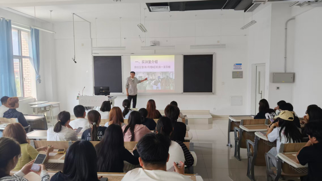 经营管理学院开展新生校内实训场景认知培训活动.png